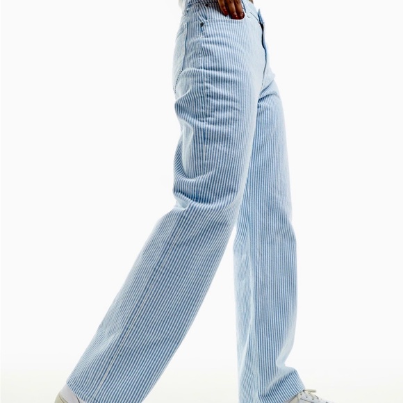 Abercrombie & Fitch Denim - Abercrombie & Fitch Curve Love 90s relaxed fit jean in blue white stripe 31S NWT
